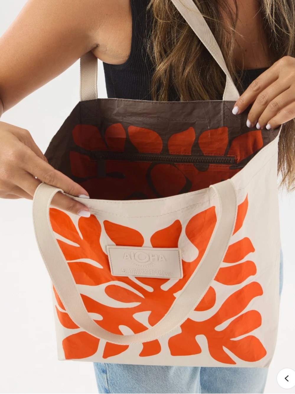 NWT ALOHA Collection Applique Day Tripper Tote Bag - Picture 2 of 3